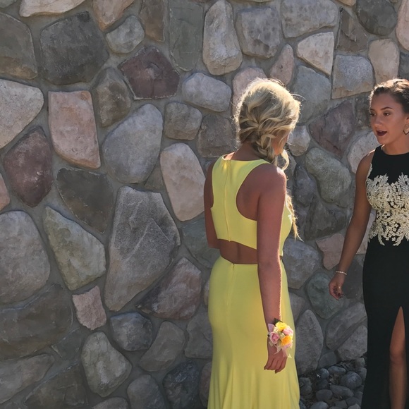 Mac Duggal yellow prom dress - Picture 4 of 5